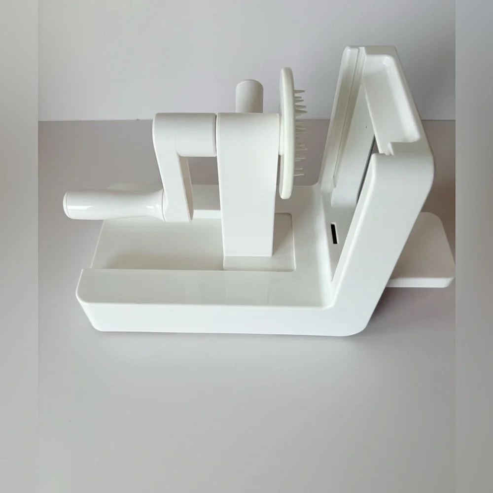 OXO Good Grips Tabletop Spiralizer with 3 Interchangeable Stainless Steel Blades - Picture 5 of 9
